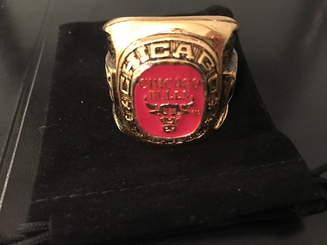 Chicago Bulls Vintage Display Trophy Ring- Michael Jordan